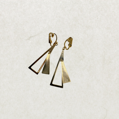 Vintage Gold-Tone Clip-On Earrings – Classic Retro Style