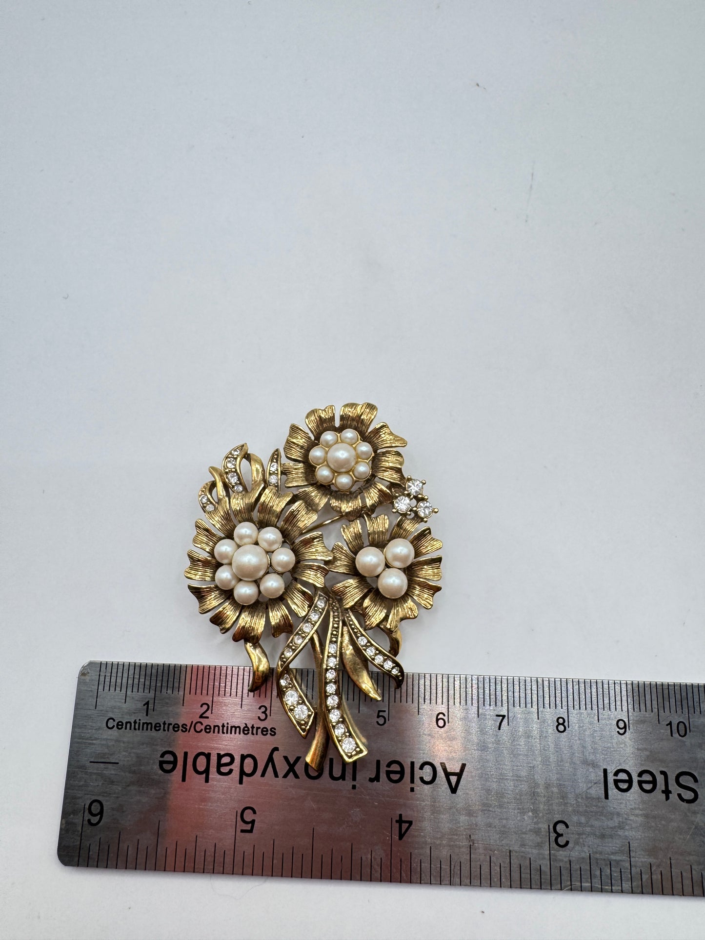 Rare MONET Vintage Flower Brooch – Pearls & Rhinestones, Signed 1960s