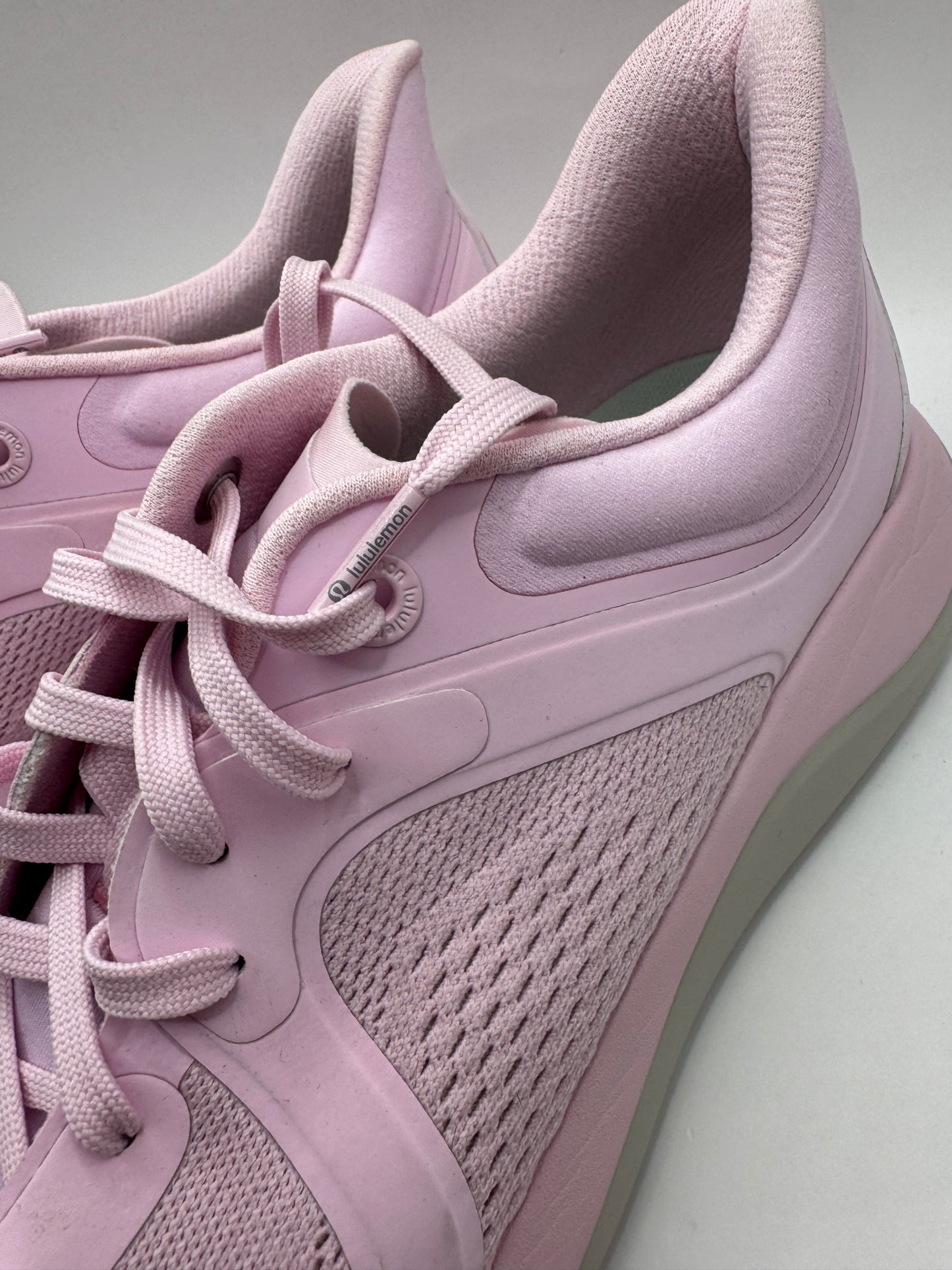 Lululemon Chargefeel Low Workout Shoes – Women’s US 12, Light Pink