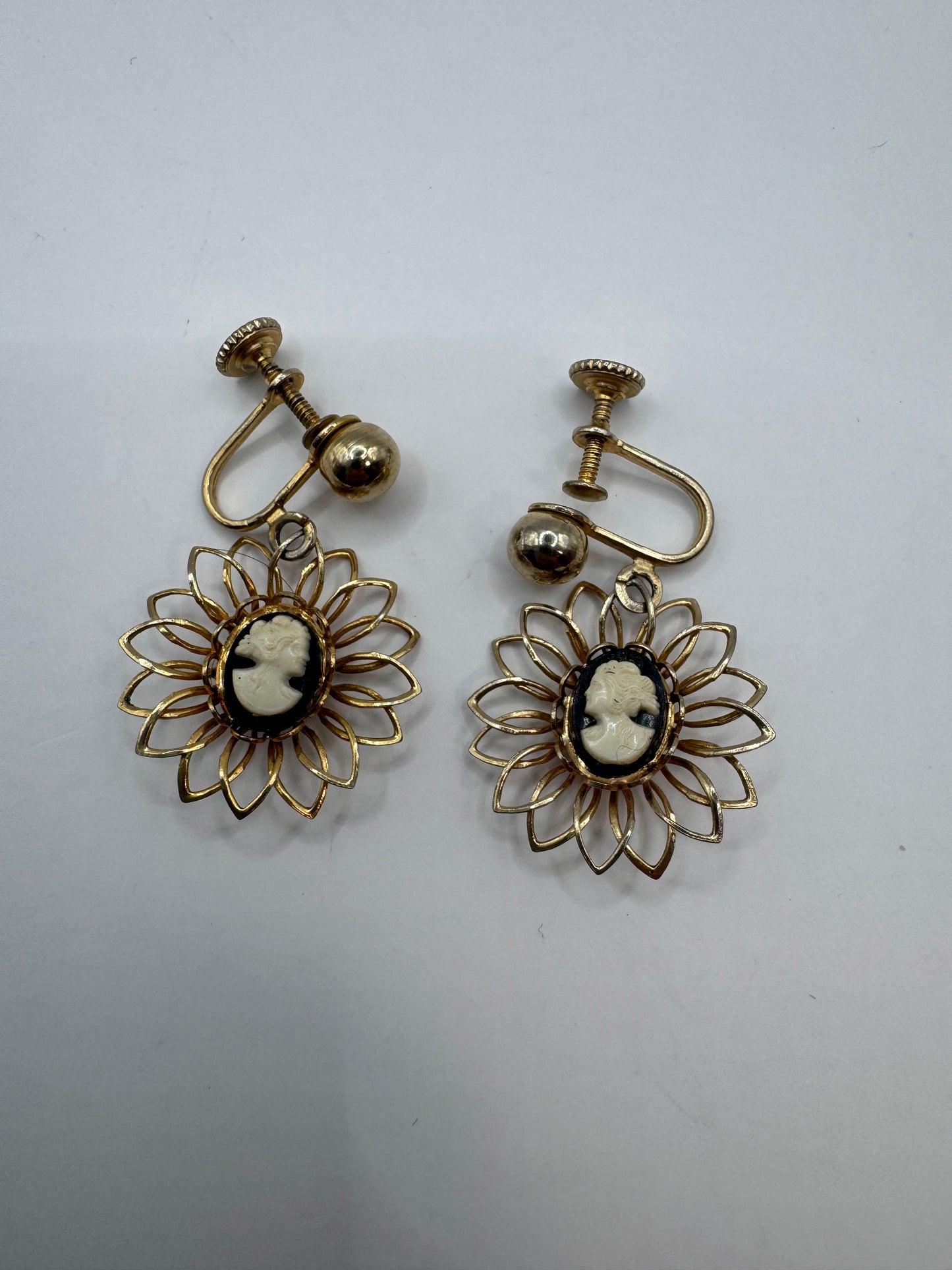 Vintage Statement Clip-Ons – Unique Artistic Design