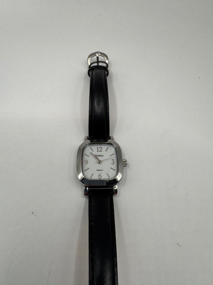 Vintage Timex Indiglo Watch – Classic Silver Case, Black Leather Strap