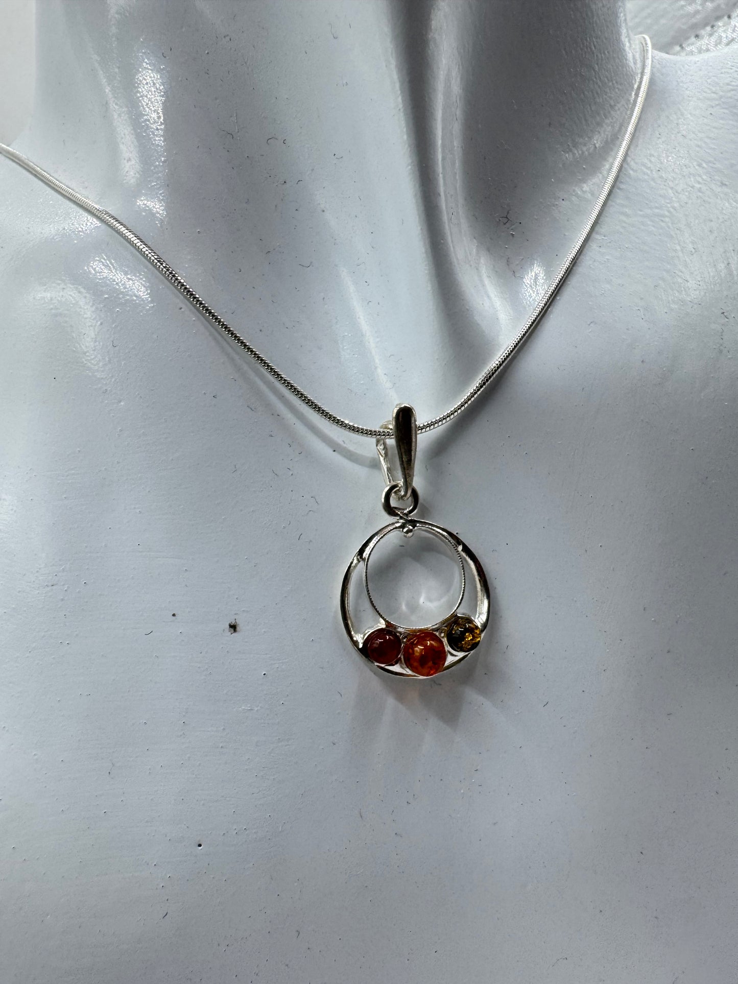 Silver 925 Amber Circle Necklace and Bracelet Set