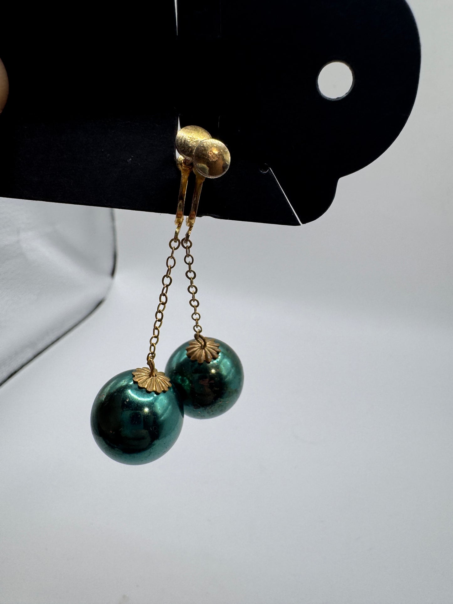 Vintage Hanging  Clip Earrings – Elegant Classic Shape