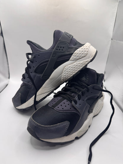 Nike Women’s Air Huarache Run SE 859429-001 – Metallic Hematite / Black / Dark Grey (US 8 / EU 39)