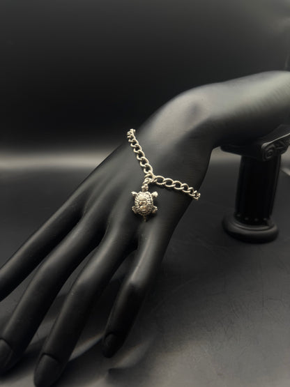 Vintage Sterling Silver Bracelet with Turtle Charm – 7”