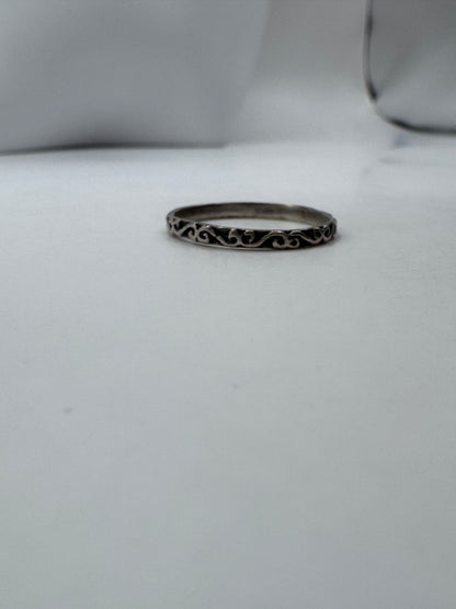 Vintage Patinated Sterling Silver Ring – Size 8 US, Excellent Condition