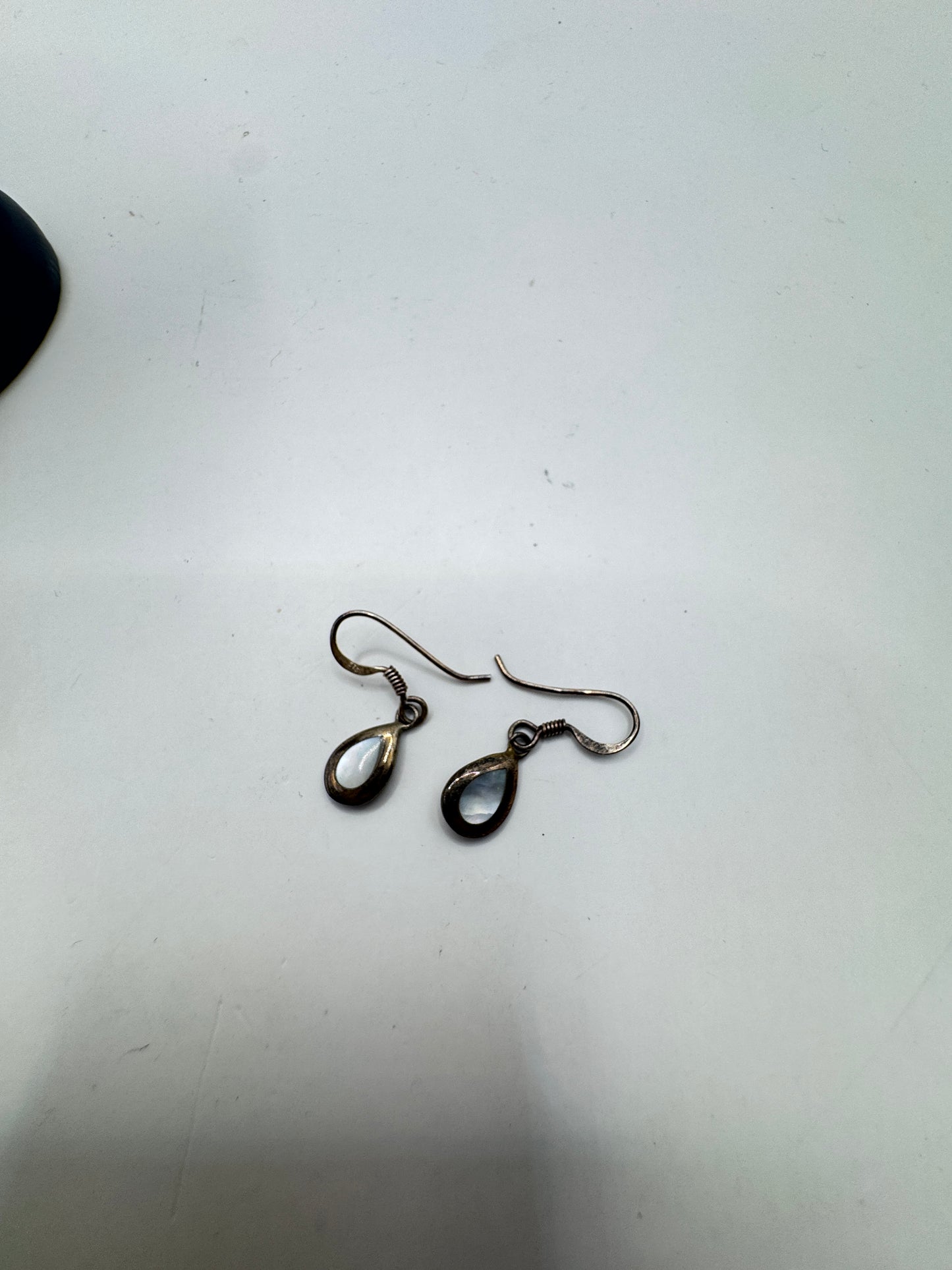 Elegant Sterling Silver & Mother of Pearl Drop Earrings – Excellent Condition