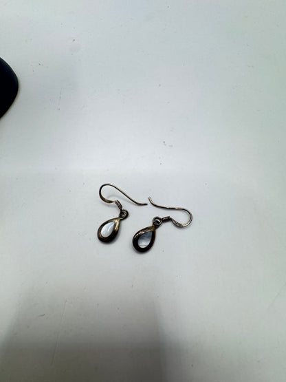 Elegant Sterling Silver & Mother of Pearl Drop Earrings – Excellent Condition