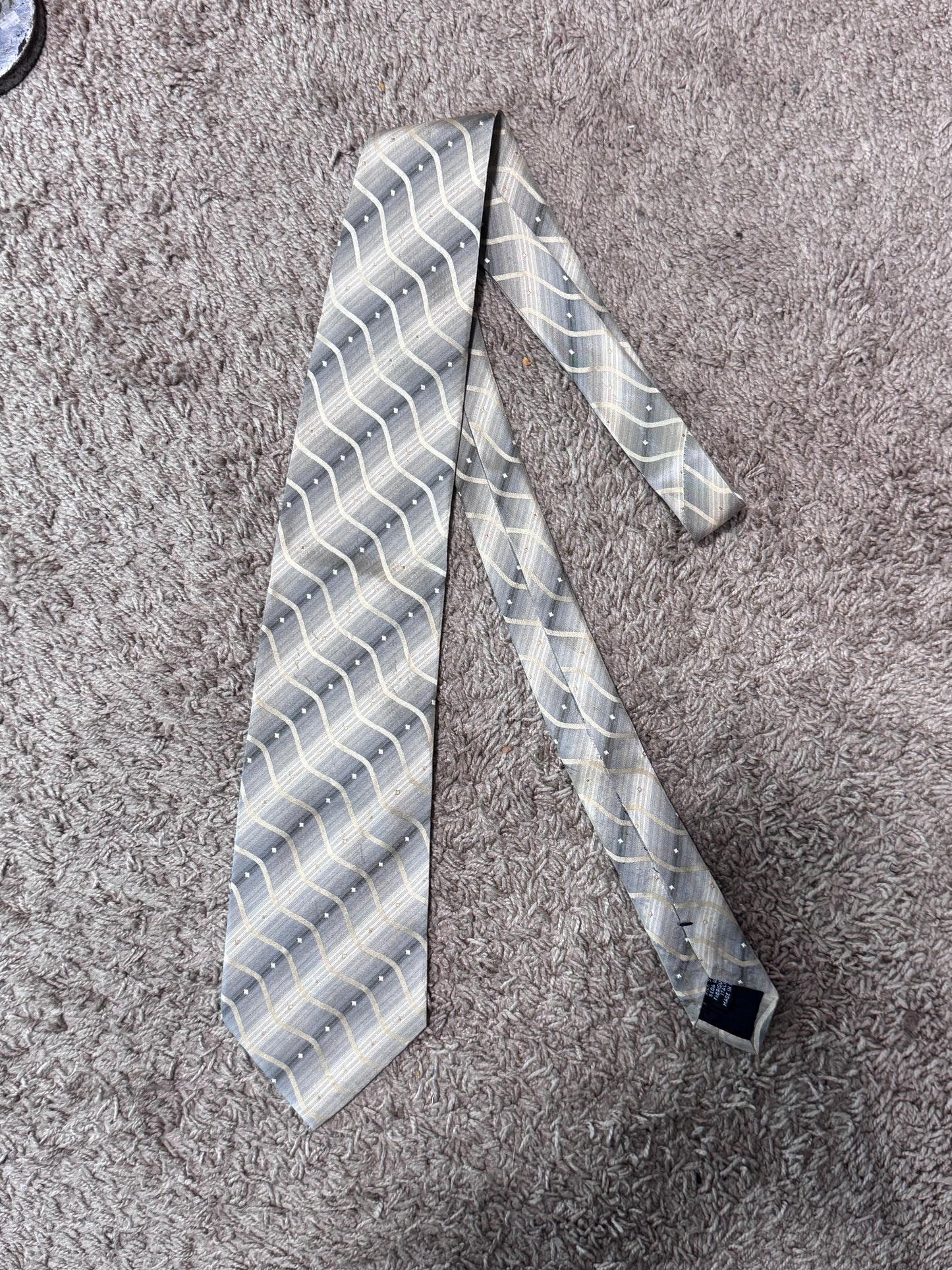 Vintage Hugo Boss 100% Silk Tie, 58” x 4” – Excellent Condition
