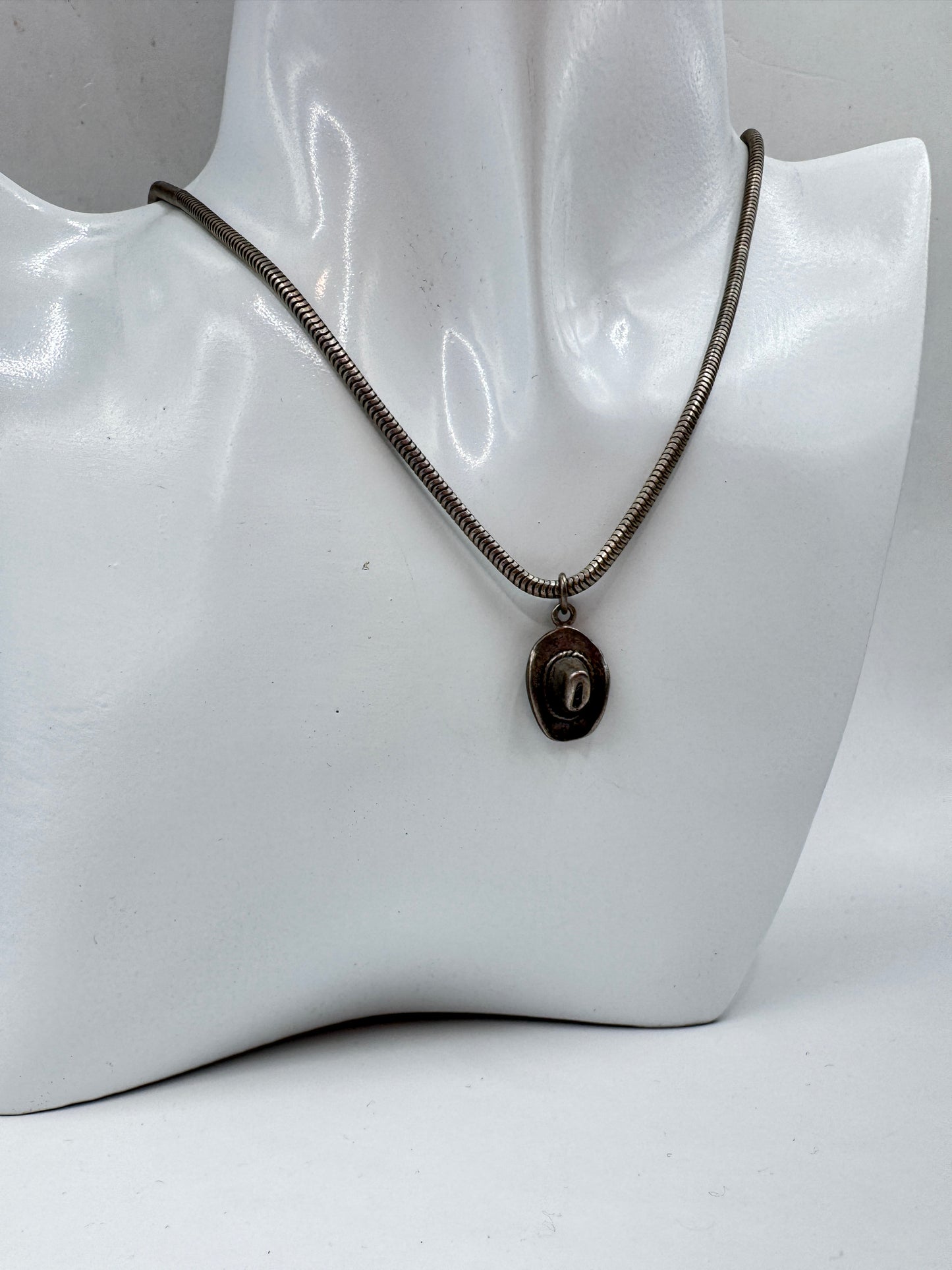 Vintage Heavy Sterling Silver Hat Pendant Necklace – Excellent Condition