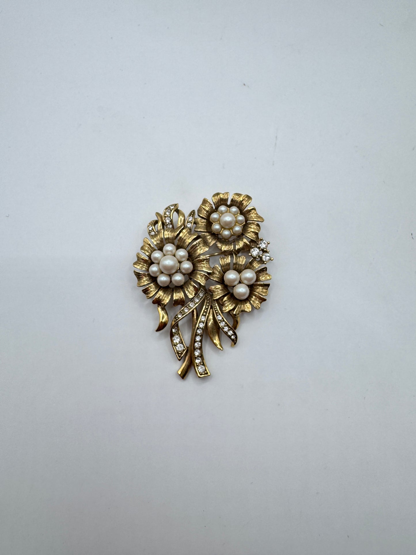 Rare MONET Vintage Flower Brooch – Pearls & Rhinestones, Signed 1960s