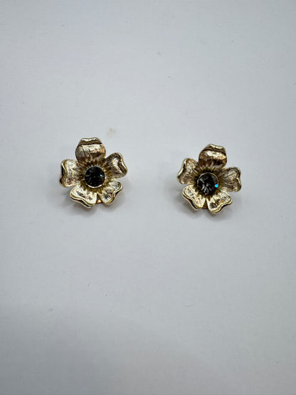 Vintage Floral Clip-On Earrings – Romantic Retro Style