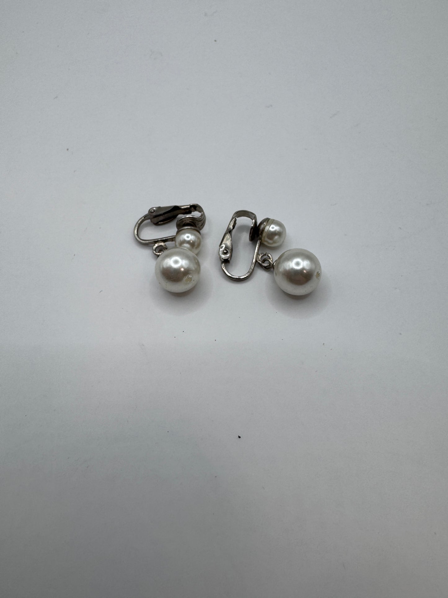 Vintage Pearl Clip-On Earrings – Classic Feminine Beauty