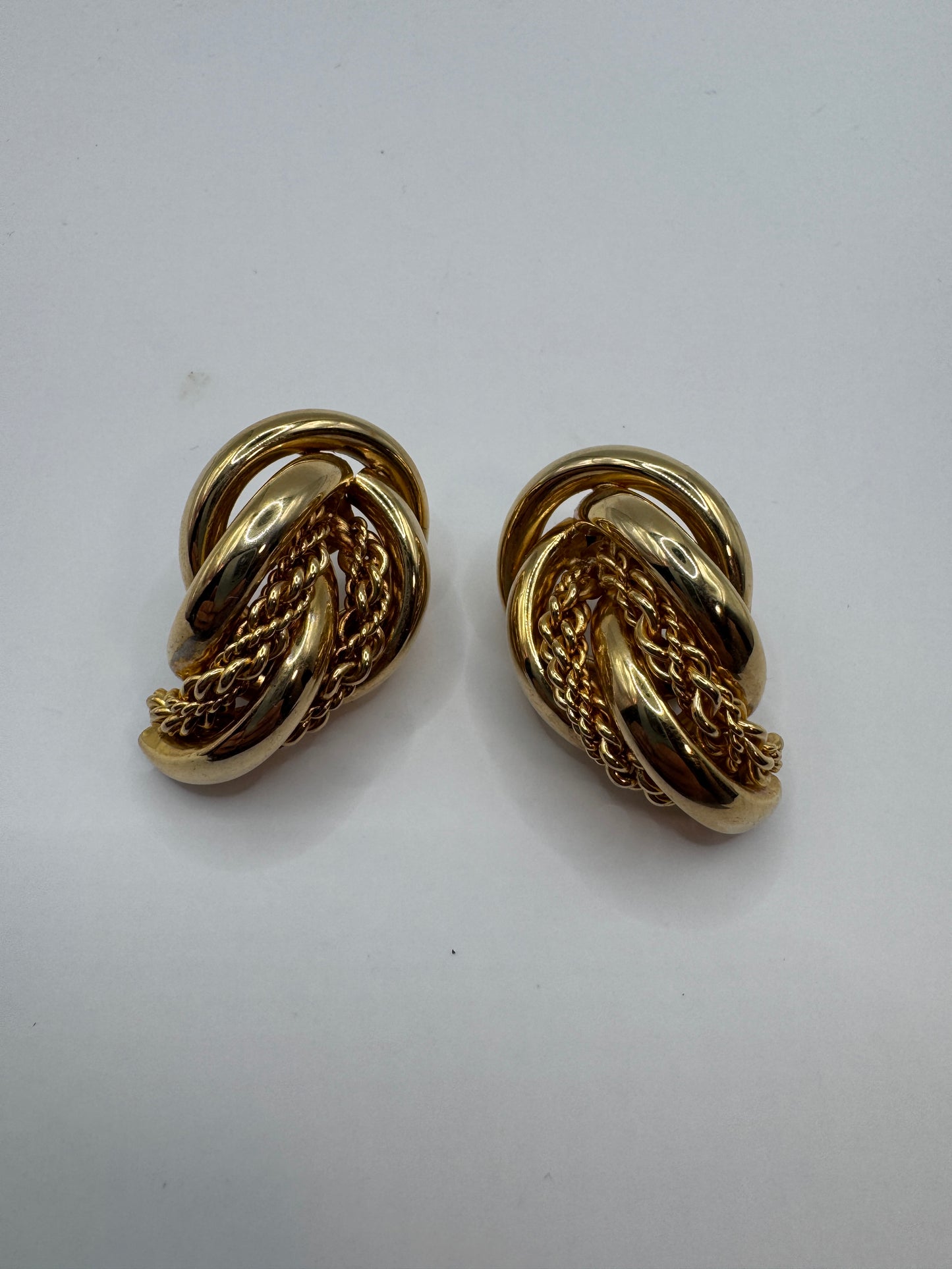 Vintage Gold Clip Earrings – Timeless Classic Accessory