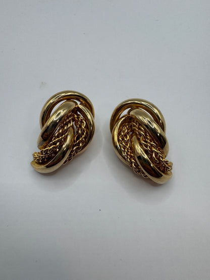 Vintage Gold Clip Earrings – Timeless Classic Accessory