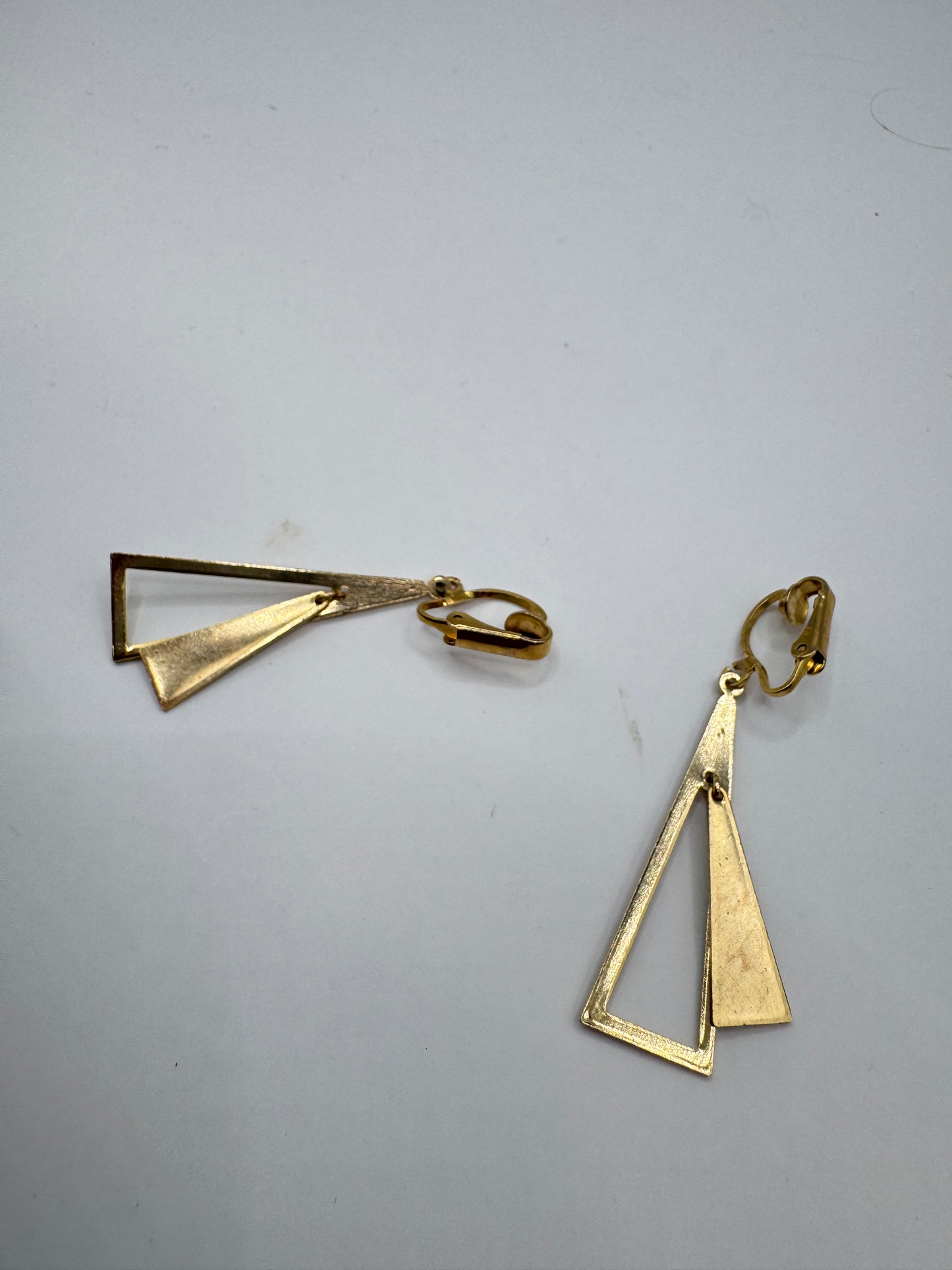 Vintage Gold-Tone Clip-On Earrings – Classic Retro Style