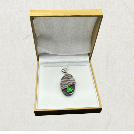 Vintage KORITE Ammolite Pendant – Sterling Silver 925 – Natural Canadian Ammolite Fossil Stone – Modern Artisan Design – New Condition