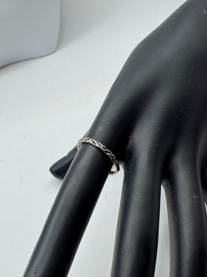 Vintage Patinated Sterling Silver Ring – Size 8 US, Excellent Condition