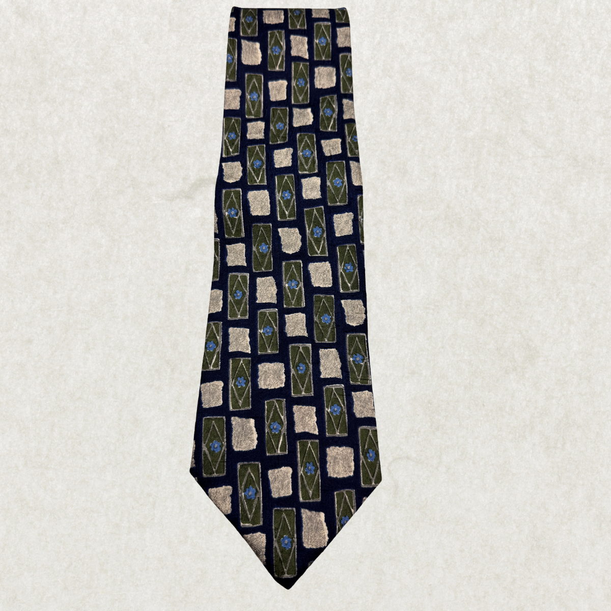 Vintage Oscar de la Renta Silk Tie – 100% Silk, Geometric Pattern