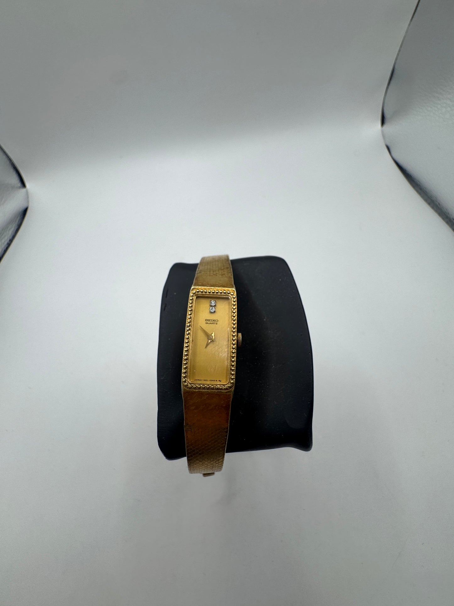 Beautiful Vintage Women’s SEIKO 1320-5289 Gold Tone Watch with Diamond Accent – Excellent Condition