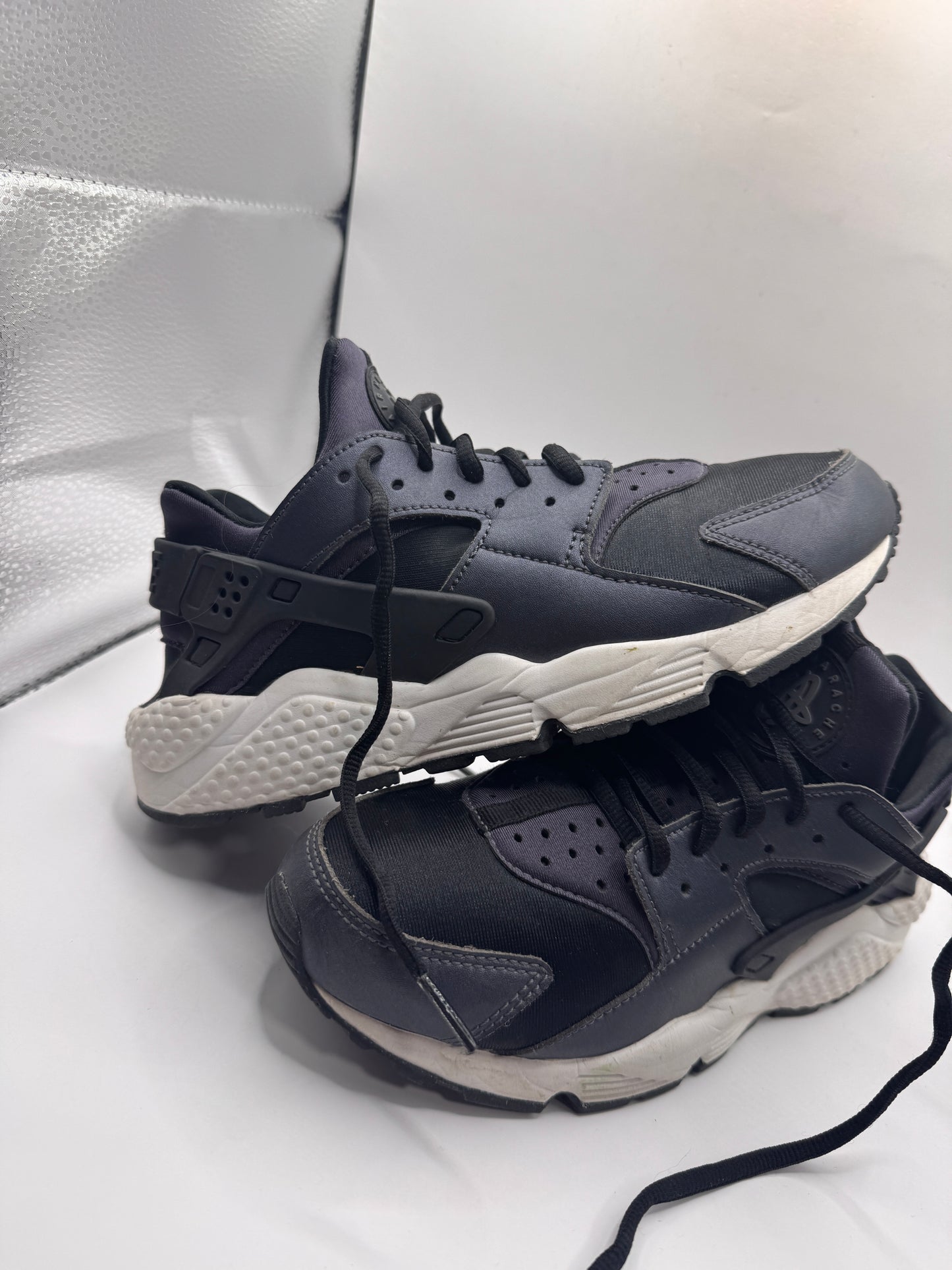 Nike Women’s Air Huarache Run SE 859429-001 – Metallic Hematite / Black / Dark Grey (US 8 / EU 39)