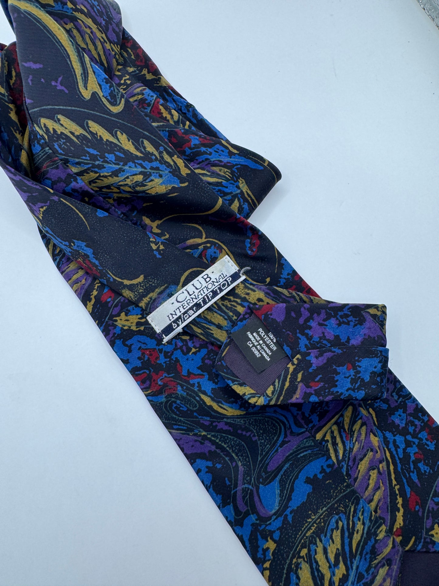 Vintage Club International Tie – 100% Polyester, Abstract Leaf Print