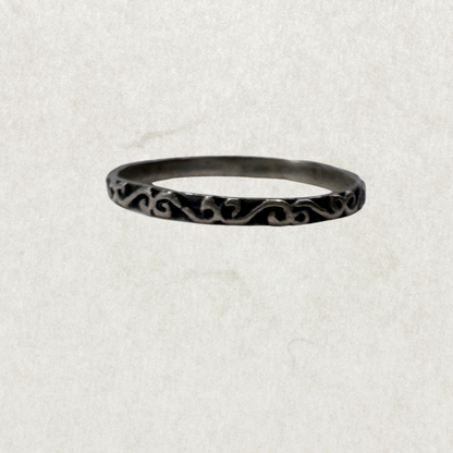Vintage Patinated Sterling Silver Ring – Size 8 US, Excellent Condition