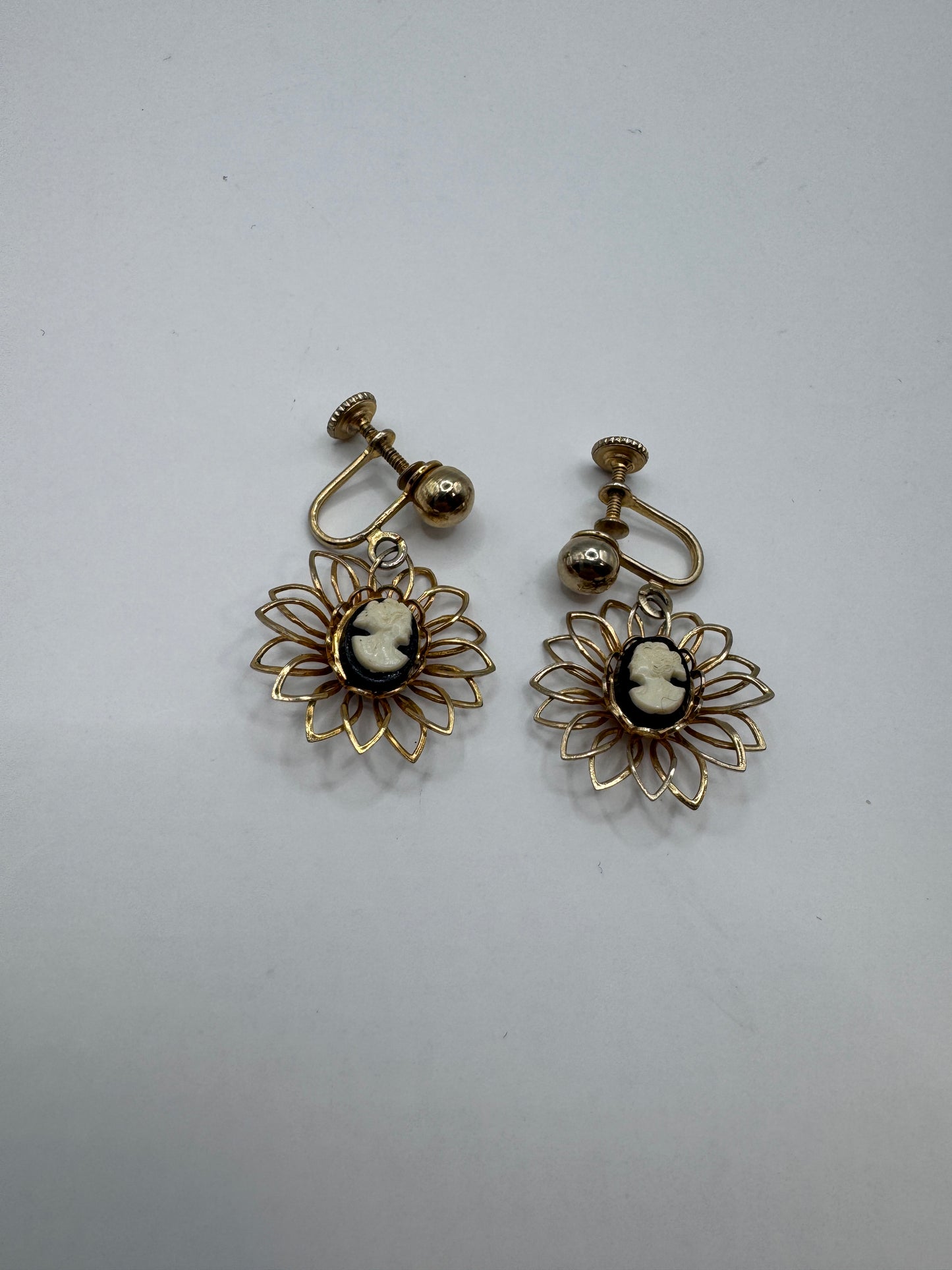 Vintage Statement Clip-Ons – Unique Artistic Design