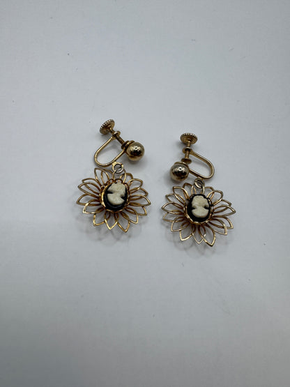 Vintage Statement Clip-Ons – Unique Artistic Design