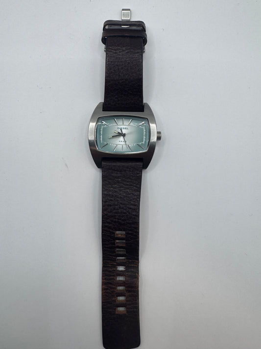 Rare Vintage Men’s Diesel Watch DZ-2039 – Bold Style, Iconic Design