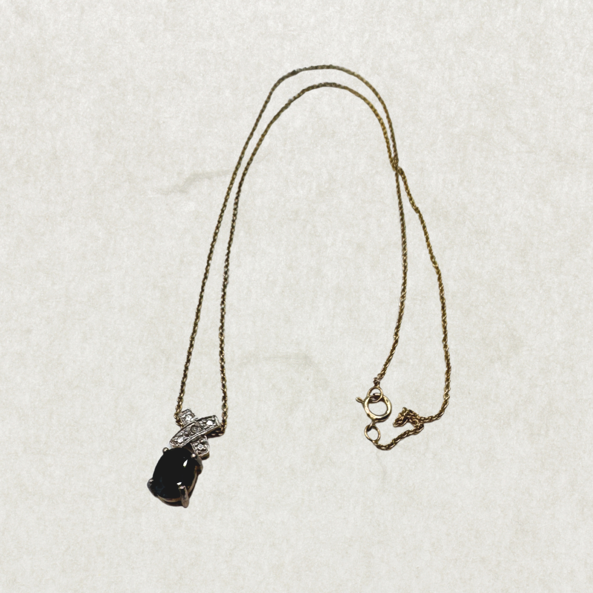 Vintage Sterling Silver Gold-Plated Necklace with Black Onyx Pendant – Excellent Condition