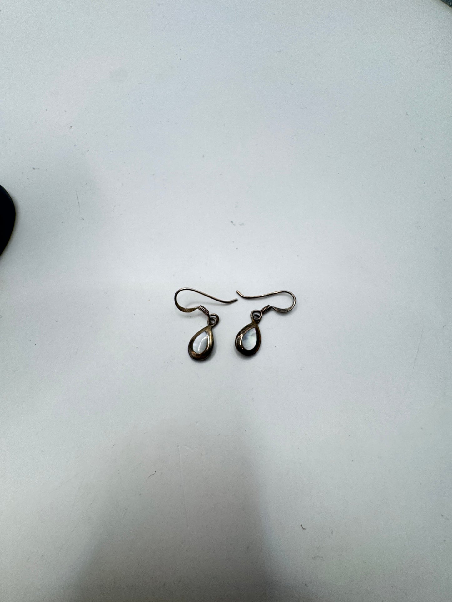 Elegant Sterling Silver & Mother of Pearl Drop Earrings – Excellent Condition