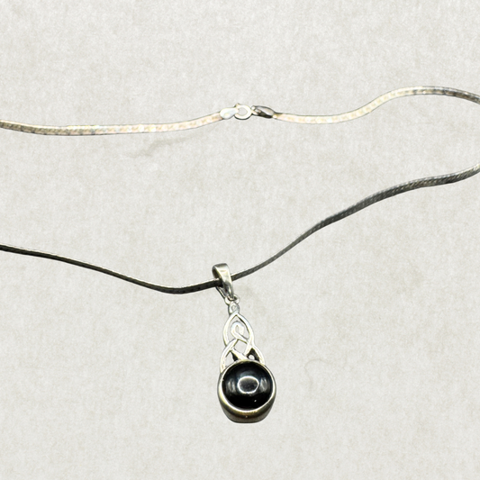Sterling Silver Necklace with Onyx Pendant – 17”